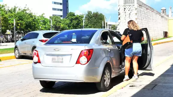 Cerca de 180 vehículos operan ilegalmente en Campeche a través de inDrive