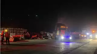 Por el accidente múltiple, en donde también se registró una volcadura, el paso se mantuvo cerrado por varias horas