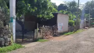 Policías acordonaron la casa donde se reportó el deceso