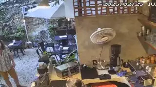 Extranjero agrede a una empleada y causa destrozos en una cafetería de Mérida