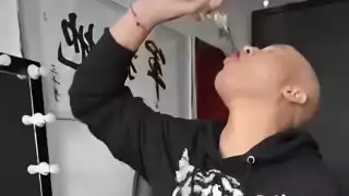 El influencer acostumbraba beber en cada una de sus transmisiones