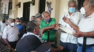 Jubilados de Pemex en Ciudad del Carmen exigen rendición de cuentas sobre sus ahorros