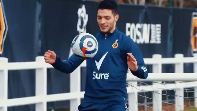 Raúl Jiménez ya entrenó con balón