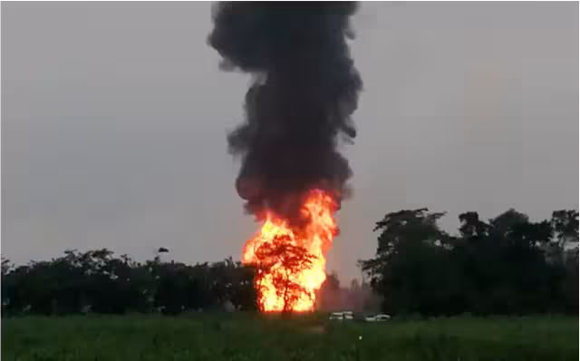 Personal de Pemex se encuentra en labores de control de la fuga y la disección de la línea