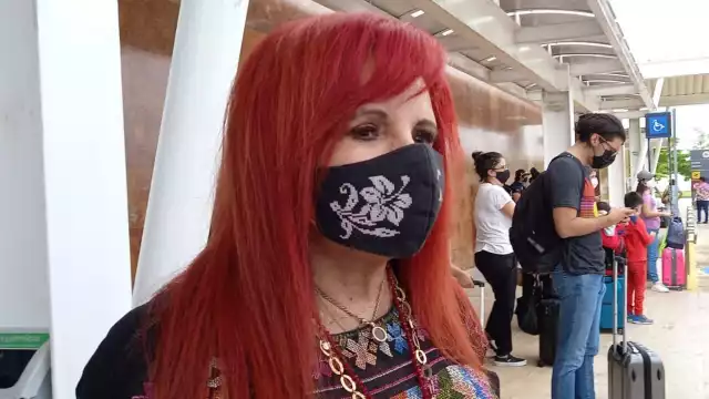 Layda Sansores arribó al Aeropuerto Internacional de Campeche