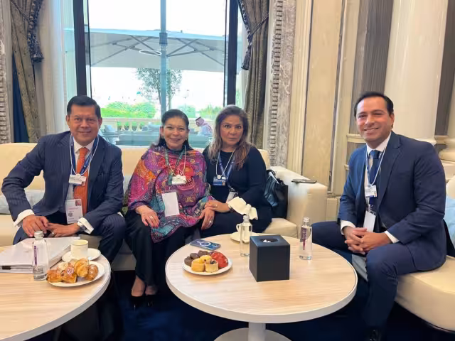 Mauricio Vila Dosal se reunió con directivos del Foro Económico Mundial y empresarios de todo el mundo