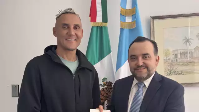 Keylor Navas con su visa de trabajo
