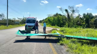 Cae señalamiento en carretera 180 y pone en riesgo a conductores en Campeche