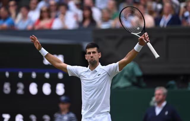 Novak Djokovic ofreció un gran tenis para poder remontar y vencer a Jannick Sinner en los cuartos de final de Wimbledon