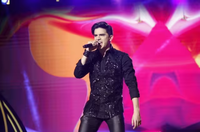 El panel de jueces del concurso exigió que se le diera una segunda oportunidad al cantante de 23 años.