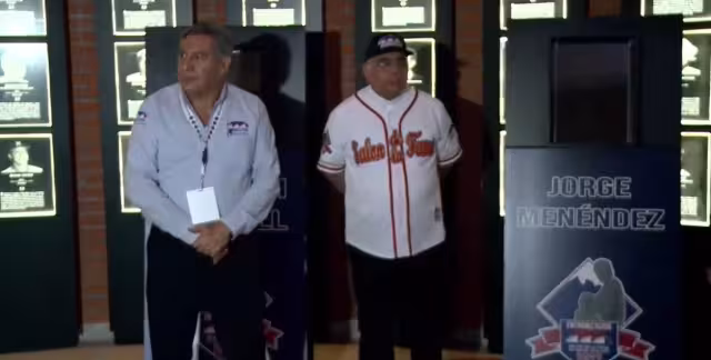 El periodista Jorge Menéndez Torre fue inducido al Salón de la Fama