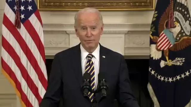 Biden busca proteger a los migrantes con las visas permanentes