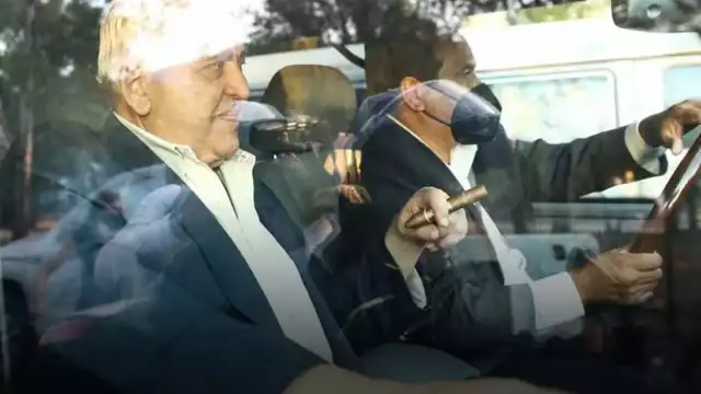 El empresario Alonso Ancira dejando el Reclusorio Norte.