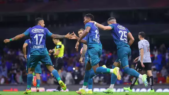 La Máquina ya está en zona de repechaje luego de vencer en el último minuto a León 2-1 en duelo adelantado de la Jornada 16. Foto: @CruzAzul La Máquina ya está en zona de repechaje luego de vencer en el último minuto a León 2-1 en duelo adelantado de la Jornada 16. Foto: @CruzAzul