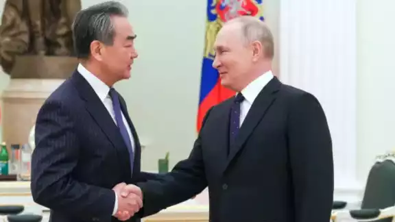 Líderes de Rusia y China se reúnen en un momento de crisis Líderes de Rusia y China se reúnen en un momento de crisis