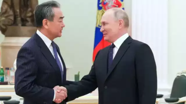 Líderes de Rusia y China se reúnen en un momento de crisis