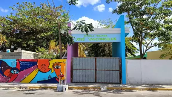 Padres de familia cerraron la escuela hasta la intervención de la Segey Padres de familia cerraron la escuela hasta la intervención de la Segey