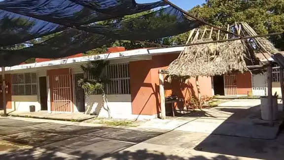 Las familias acudieron al plantel para tomar una decisión en una junta Las familias acudieron al plantel para tomar una decisión en una junta