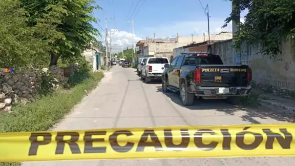 Mujer caminaba cuando se desplomó repentinamente en la conocida como calle de los panuchos Mujer caminaba cuando se desplomó repentinamente en la conocida como calle de los panuchos