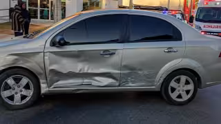 Conductor resulta gravemente herido tras choque en avenida principal de José María Morelos