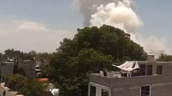 Protección Civil del estado pidió evitar la zona y permitir el libre tránsito a vehículos. Protección Civil del estado pidió evitar la zona y permitir el libre tránsito a vehículos.