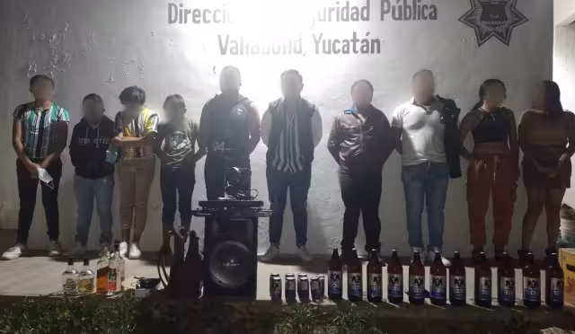 En un predio de la colonia Fernando Novelo se detuvo a ocho hombres y dos mujeres que organizaron un evento al cual acudieron más de 100 personas