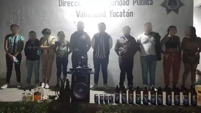 En un predio de la colonia Fernando Novelo se detuvo a ocho hombres y dos mujeres que organizaron un evento al cual acudieron más de 100 personas