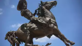 A unas cuadras del accidente, el Ayuntamiento de Mérida colocó un monumento a Pedro Infante