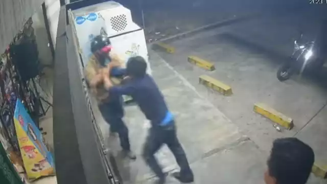 La víctima, junto con sus compañeros, ubicó a los agresores en una vivienda de la calle Manuel M. Diéguez, entre las calles Esteban B. Calderón y Mariano Escobedo.