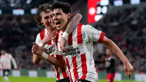 El nacido en Ahome se lució ante su afición y anotó un buen gol para ayudar a la victoria del PSV ante Excelsior