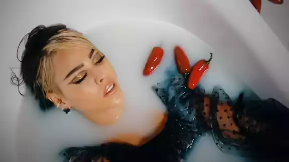 Danna Paola sorprende con adelanto de nuevo disco: K.O.