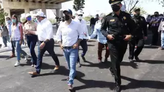 Varios miembros del gobierno estuvieron presentes en la entrega del proyecto