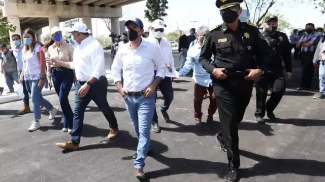 Varios miembros del gobierno estuvieron presentes en la entrega del proyecto