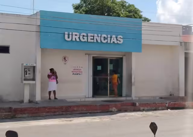 El hombre en realidad es enfermero del Hospital General de Cozumel, y se hizo pasar por médico para atender al paciente