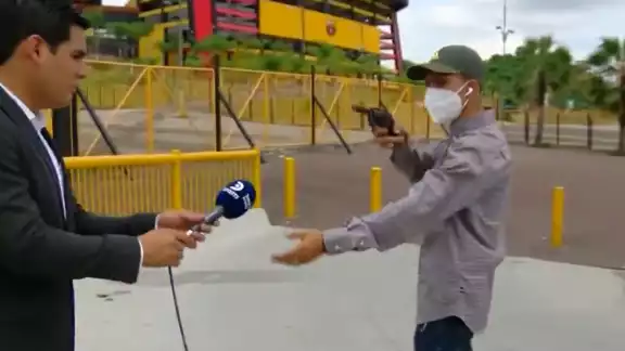 El reportero denunció el asalto a través de sus redes sociales El reportero denunció el asalto a través de sus redes sociales