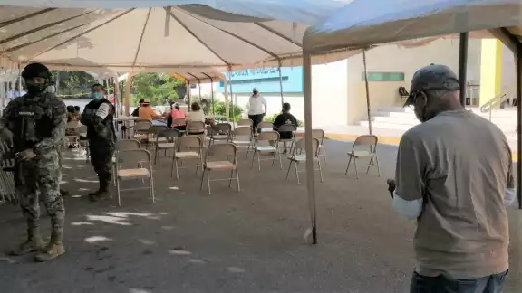 Muchos abuelos no se quisieron aplicar la vacuna por temor a las reacciones Muchos abuelos no se quisieron aplicar la vacuna por temor a las reacciones