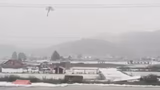 La Marquesa en Estado de México luce paisaje invernal tras fuerte granizada que provoca caos vial