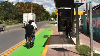 Hasta ahorita no ha habido accidentes, los choferes esperan a que pase la bicicleta para dar parada