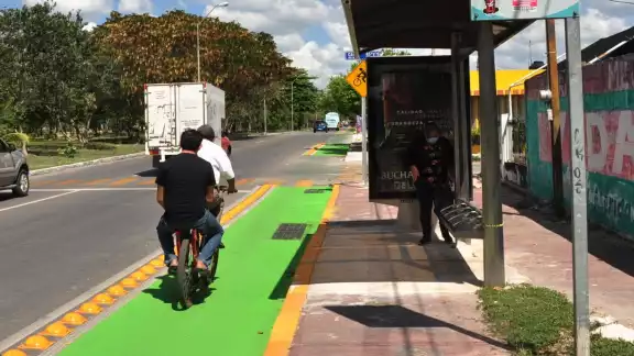 Hasta ahorita no ha habido accidentes, los choferes esperan a que pase la bicicleta para dar parada