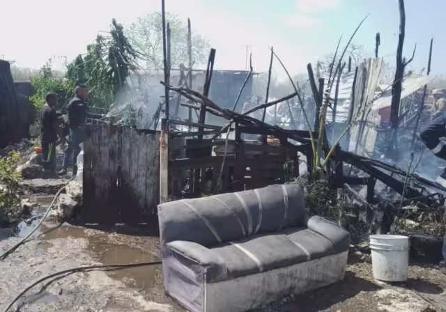 Las víctimas de la conflagración perdieron toda su documentación personal y hasta una moto casi nueva