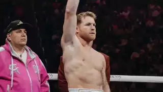 El Canelo perdió 115-113 frente al ruso Dmitry Bivol