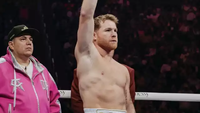 El Canelo perdió 115-113 frente al ruso Dmitry Bivol