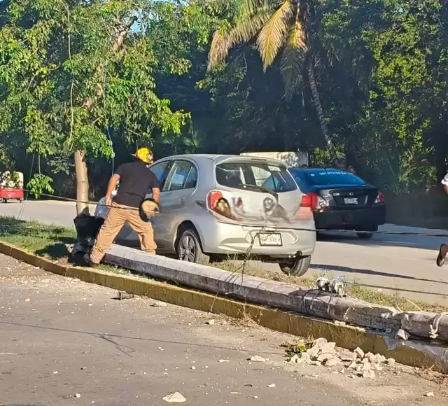 Bomberos llegaron a la zona del incidente para evitar una tragedia entre transeúntes y automovilistas