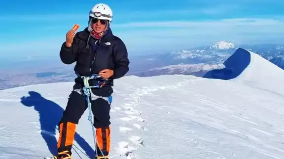 El hombre descendía del volcán sin arnés de seguridad y resbaló directamente a una barranca conocida como “El Púlpito”,