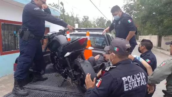 La Policía Municipal de Tizimín detuvo a dos jóvenes por robar una motocicleta