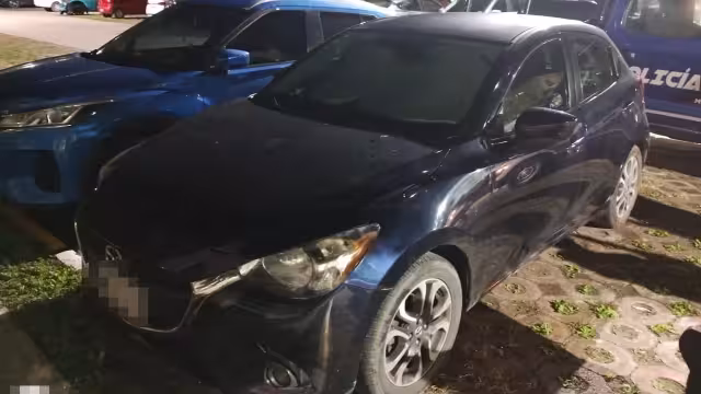 Los policías localizaron la unidad abandonada en la Isla del Carmen