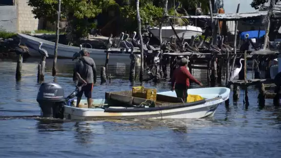 Los pescadores piden reapertura de las zonas de pesca cerca de la Sonda de Campeche