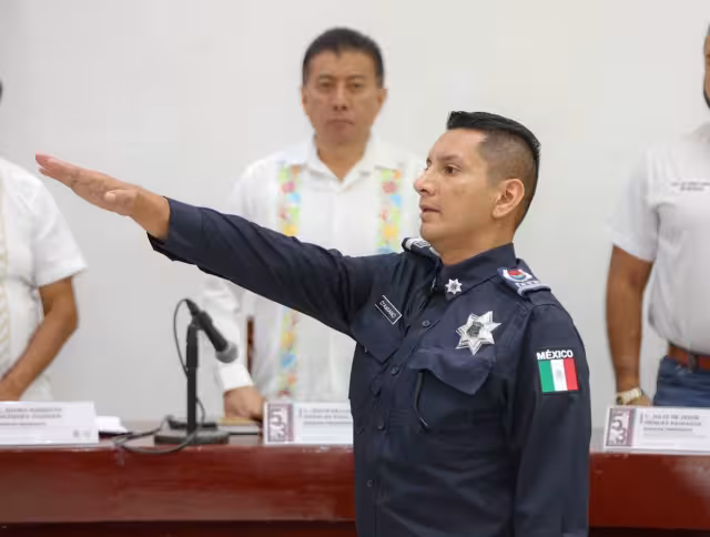 
Numerosos cárteles se disputan a balazos la plaza de Cancún, sin que hasta ahora ninguna autoridad pueda detenerlos. 
