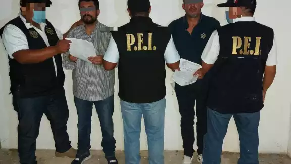 El viernes pasado, los apresados irrumpieron en un domicilio, en el Oriente de Mérida, de donde se llevaron dinero y alhajas El viernes pasado, los apresados irrumpieron en un domicilio, en el Oriente de Mérida, de donde se llevaron dinero y alhajas