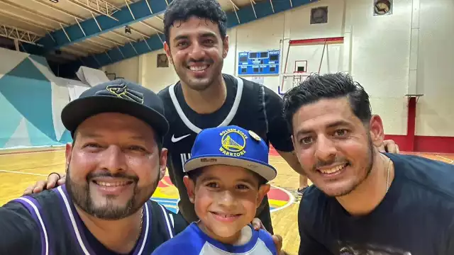 El cancunense tuvo una tarde agradable con su hermano en el renovado gimnasio de usos múltiples Kuchil Baxal.